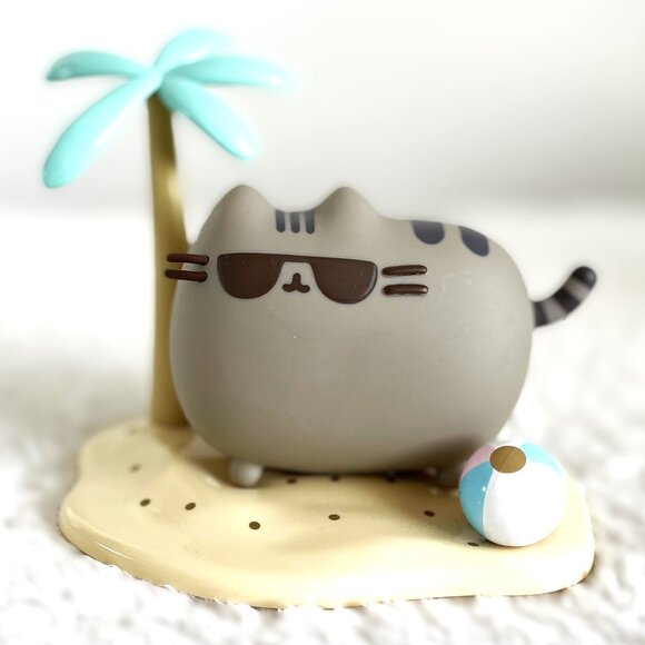 Beach Pusheen Box - Backpack - Tank Top - Vinyl Figure - Picture 2 of 11